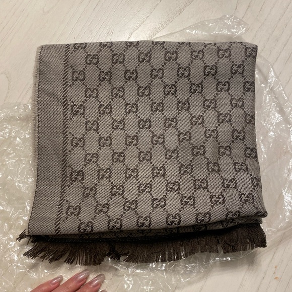 Gucci Long scarf - Picture 1 of 5